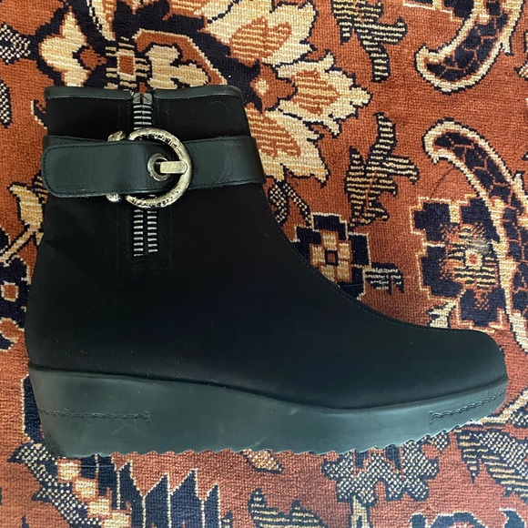 Stuart Weitzman Ankle Leather Boots Fur Lined Zipper Wedge Black Buckle 6.5 N - Picture 2 of 13